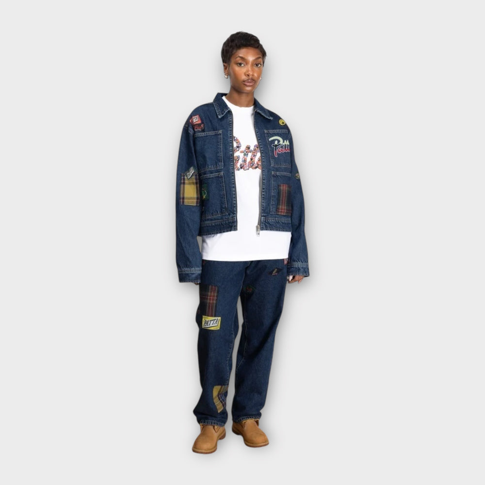 Blå Patta jeans med all-over labels grafisk print