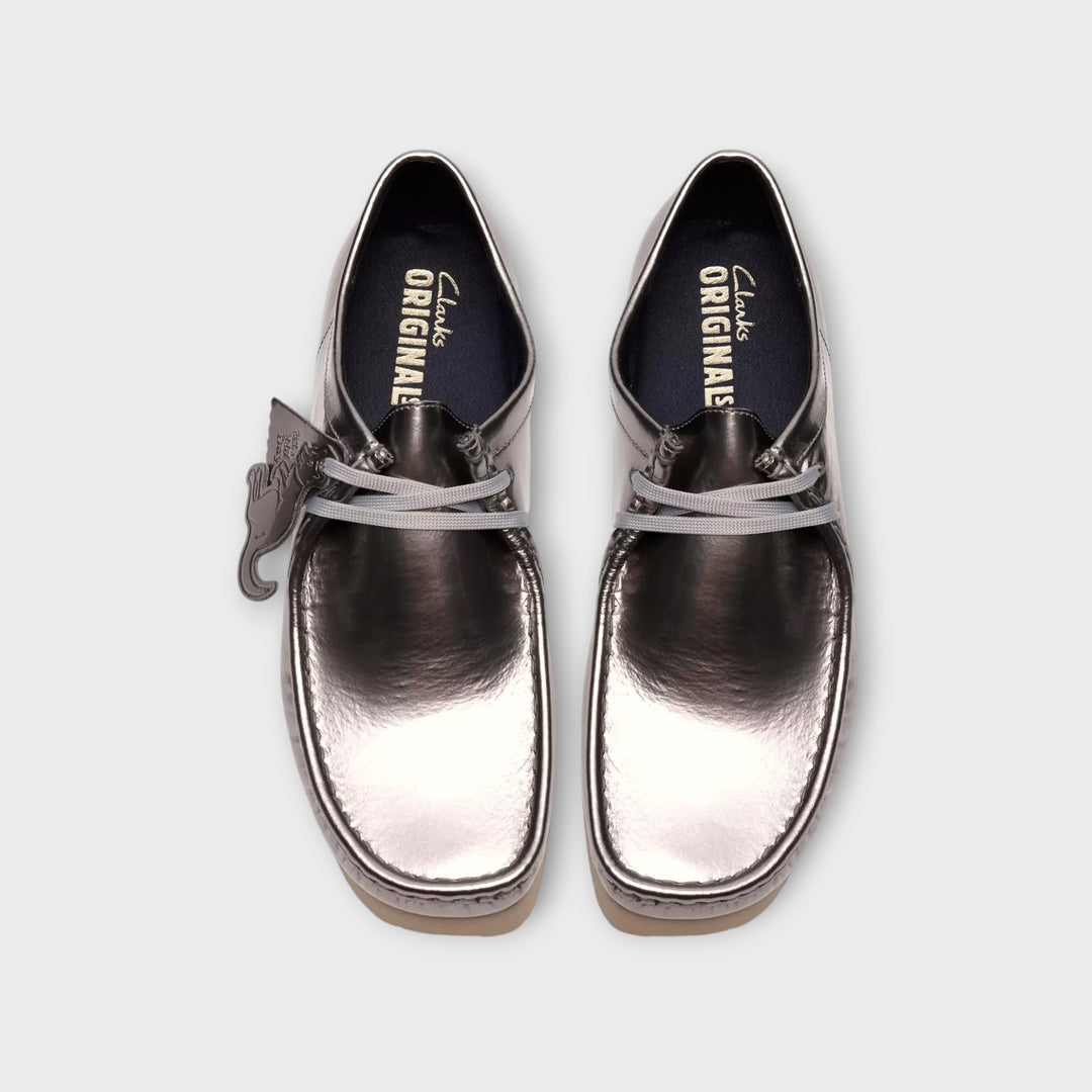 Clarks Wallabee 2604 I Silver Patent