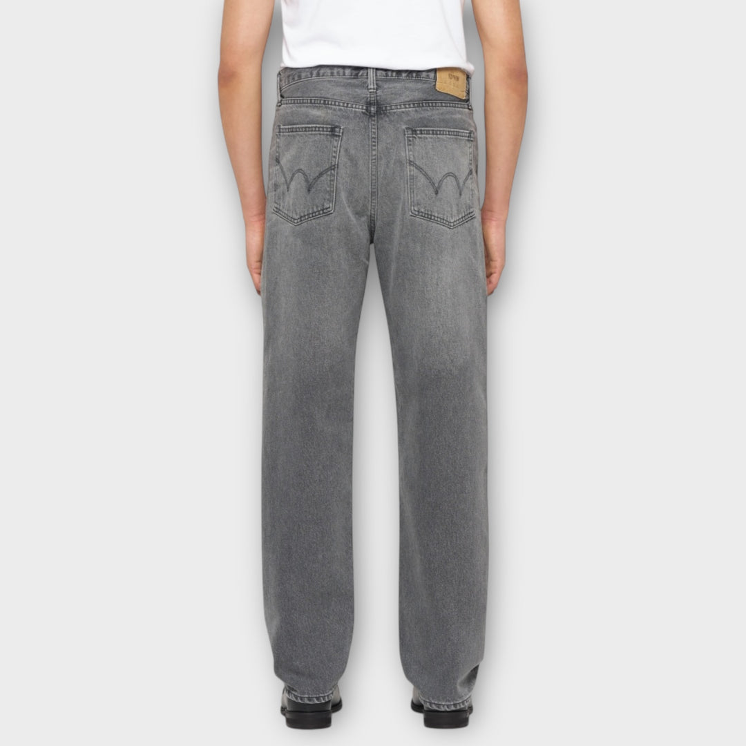 sorte jeans i loose fit med let slidt vask og moderne streetwear look