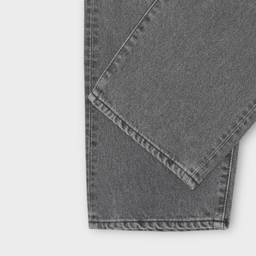 black light used jeans i loose fit med afslappet og tidssvarende stil