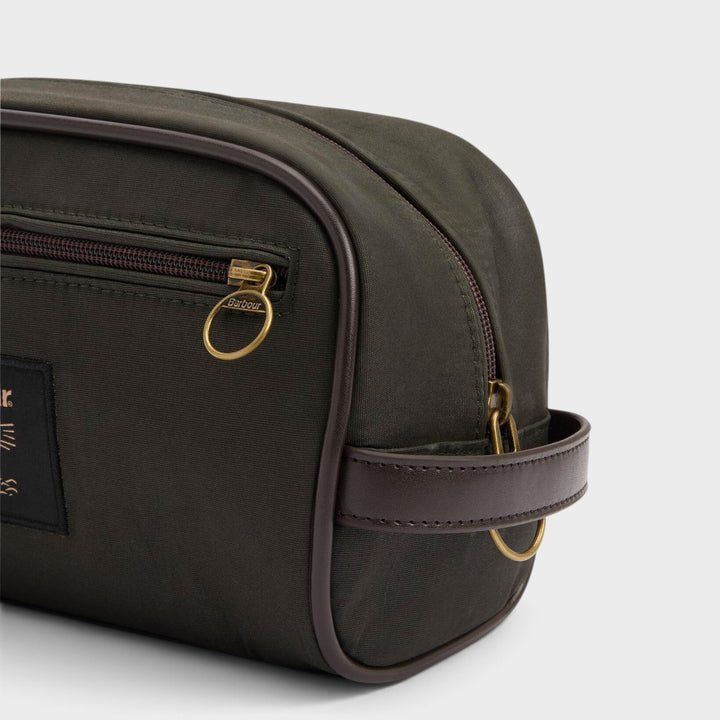 Barbour Wax Wash bag  I Olive