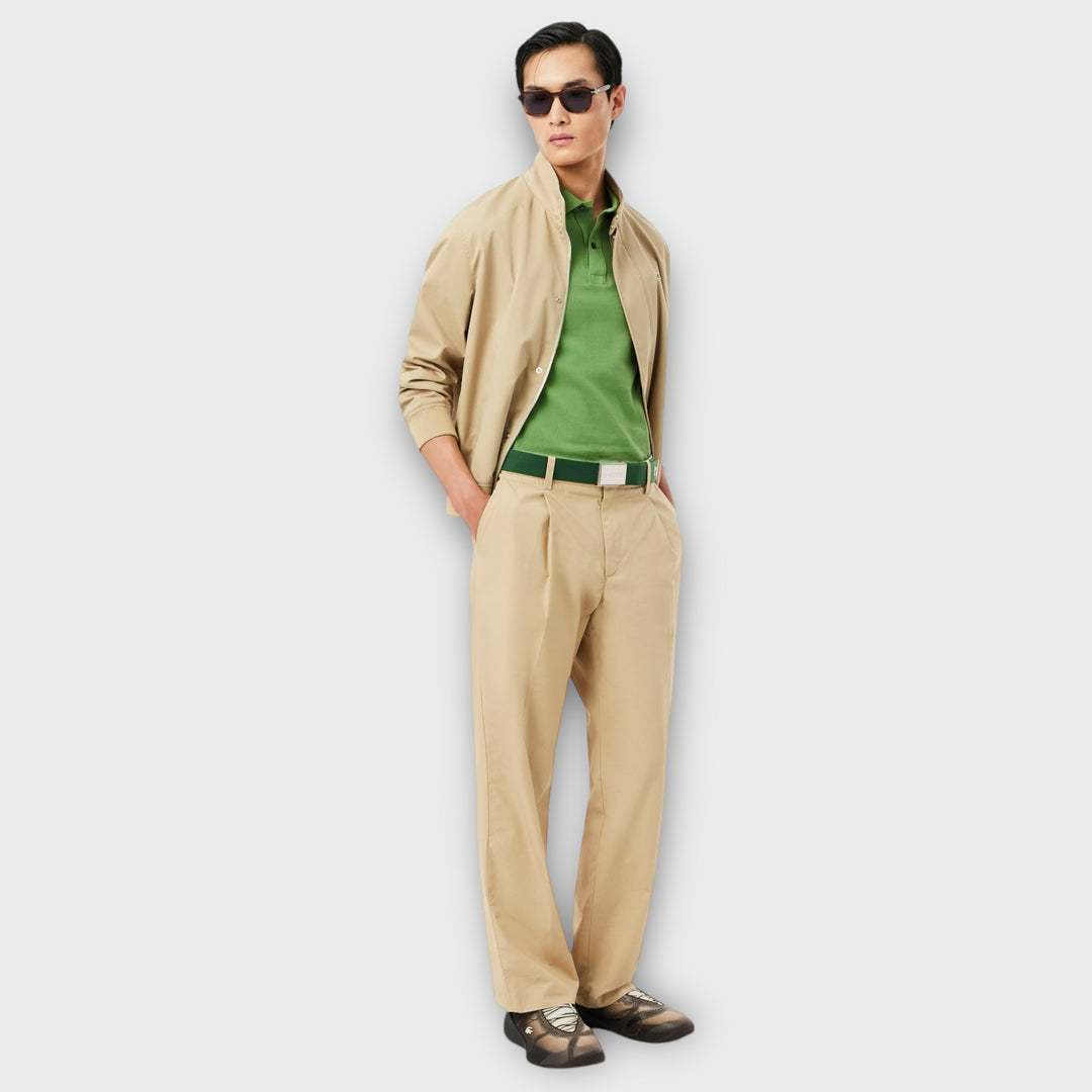 Detalje af Lacoste French Made Belt i grøn med rene kanter og minimalistisk udtryk.