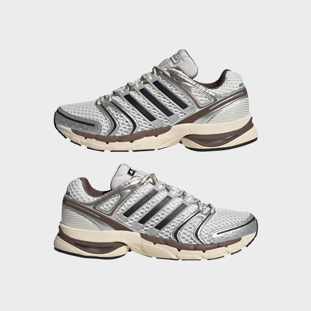 Adidas Adistar Control 5 sneakers i Cloud White, Black og White set bagfra med stabil hælkonstruktion.