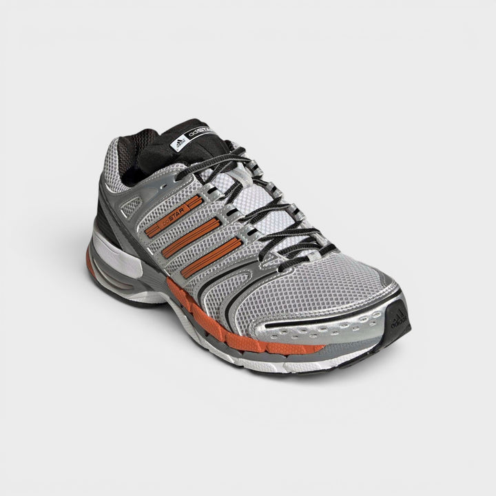 Adidas Adistar Control 5 med retro-inspireret design.