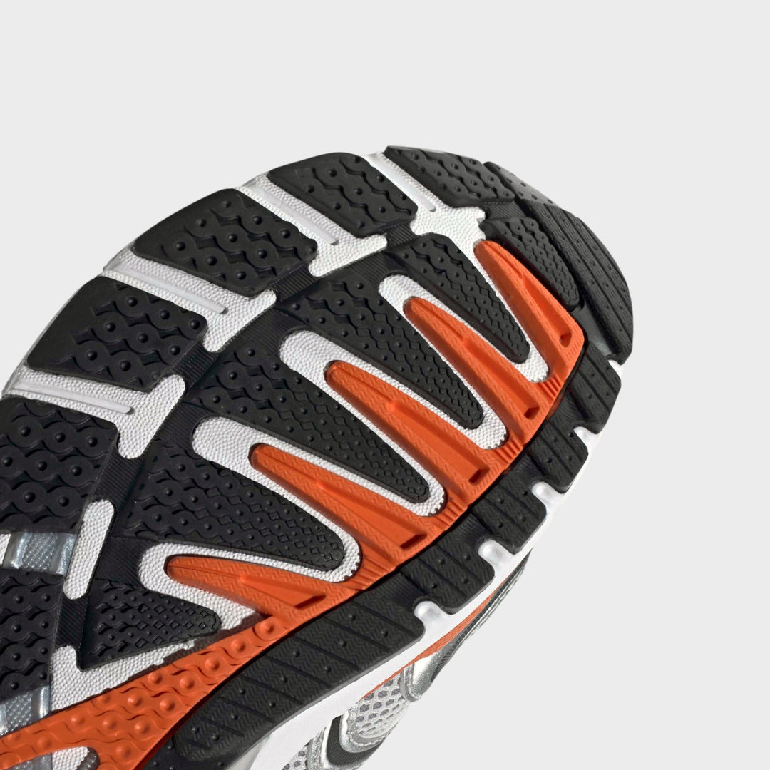 Adidas Adistar Control 5 med komfortabel mellemsål.