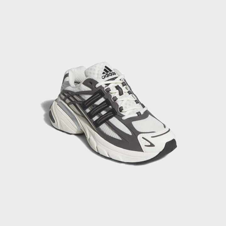 Adidas Adistar XLG 2.0 sneakers med mesh-overdel.