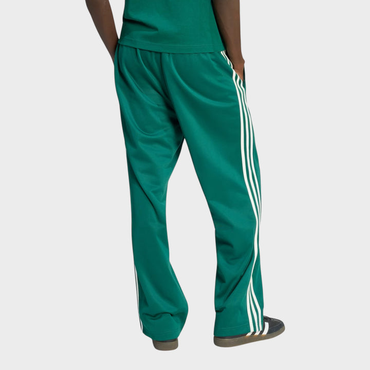 Elastisk talje på Adidas Baggy Trackpants i Collegiate Green for komfort og fleksibel pasform.