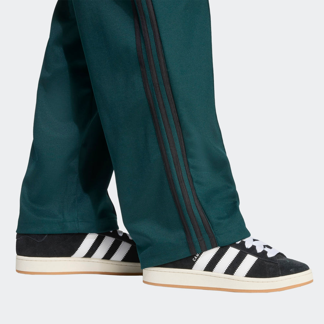 Adidas Firebird Baggy Track Pants i Aurora Ivy/Black med lynlåslommer