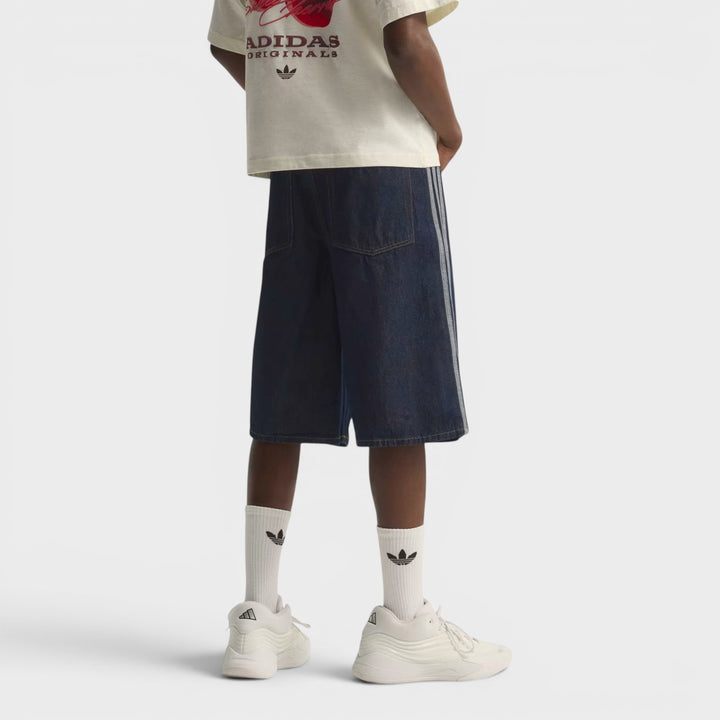 Adidas Firebird shorts i mørk indigodenim med 3-Stripes.