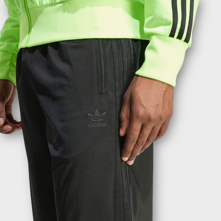 Adidas Firebird Track Pants i sort med Trefoil-logo