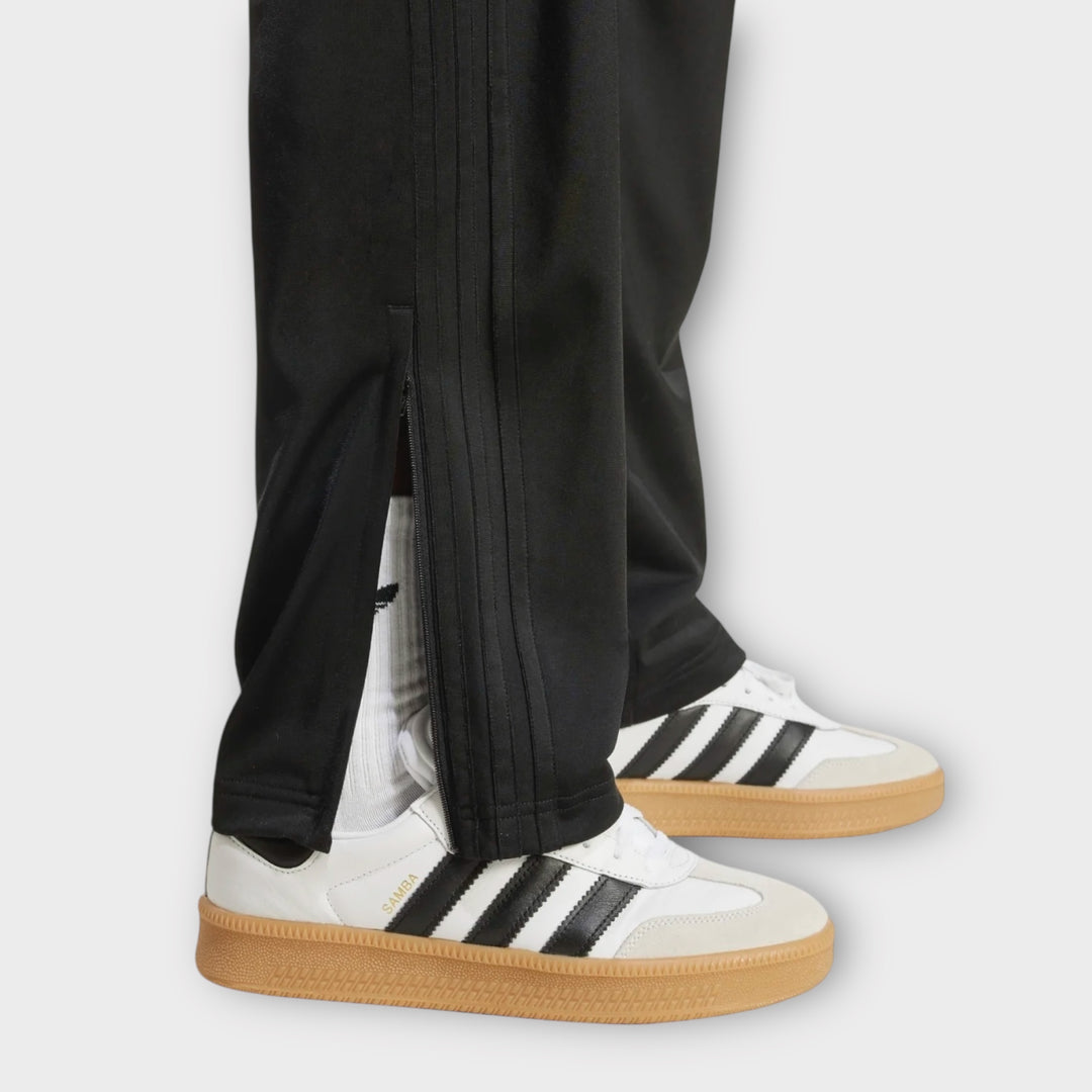 Adidas Firebird Track Pants i sort med lynlåslommer