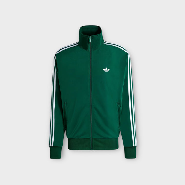 Adidas Firebird Tracktop i grøn set forfra med klassisk track jacket-design.