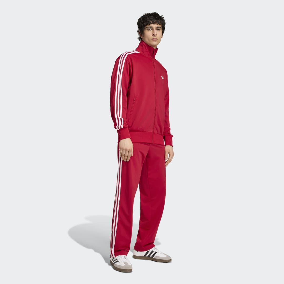 Adidas Originals track jacket i rød med lynlåslukning.