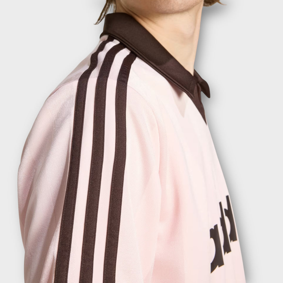 Adidas casual t-shirt i sandy pink.