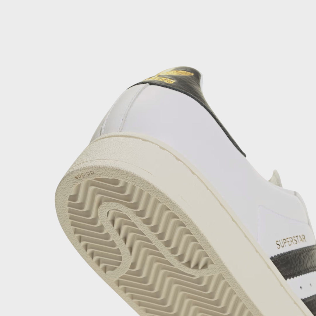 Adidas Originals Superstar sneakers med læderoverdel.