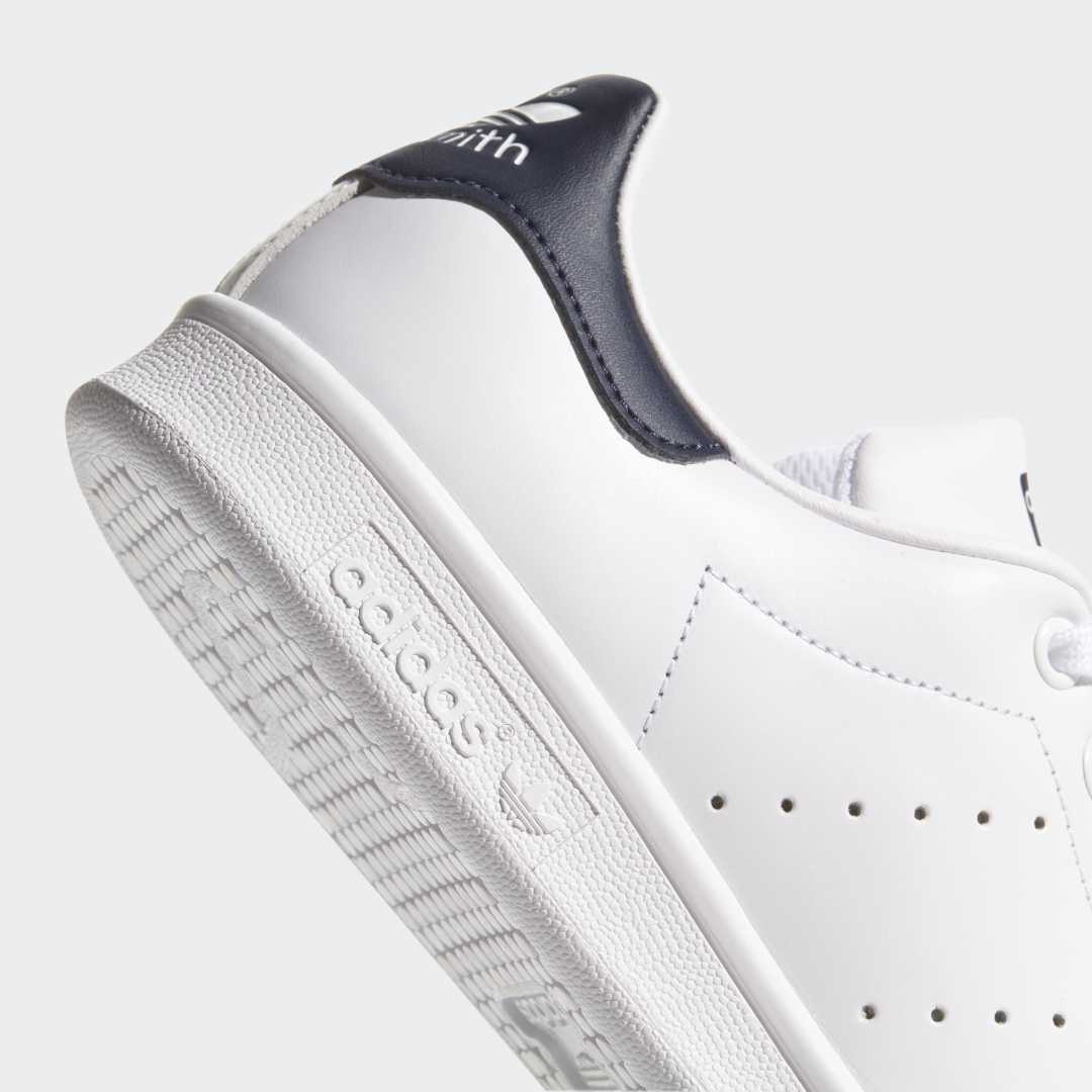 Adidas Originals Stan Smith til hverdagsbrug i White/Navy.