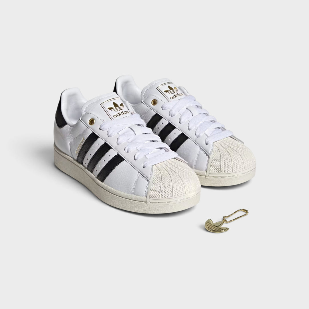 Adidas Originals Superstar II sneakers i hvid og sort.