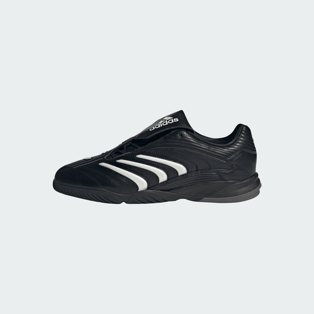 Adidas Predator Sala i sort vist fra indersiden med tre buede striber.