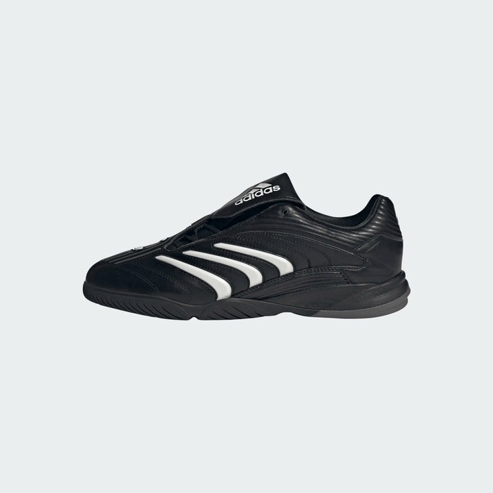 Adidas Predator Sala i sort vist fra indersiden med tre buede striber.