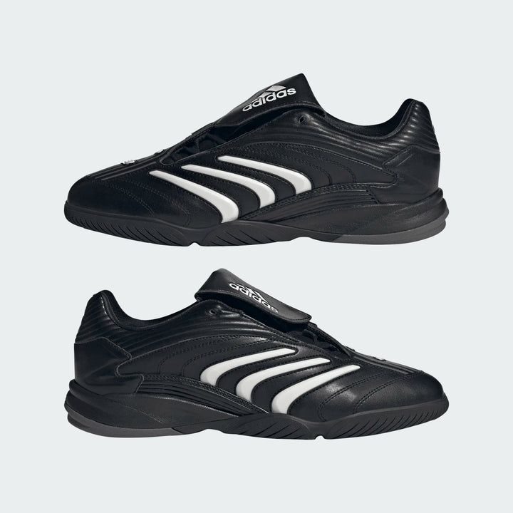 Et par Adidas Predator Sala i sort med skoenes inder- og yderside vist over hinanden.