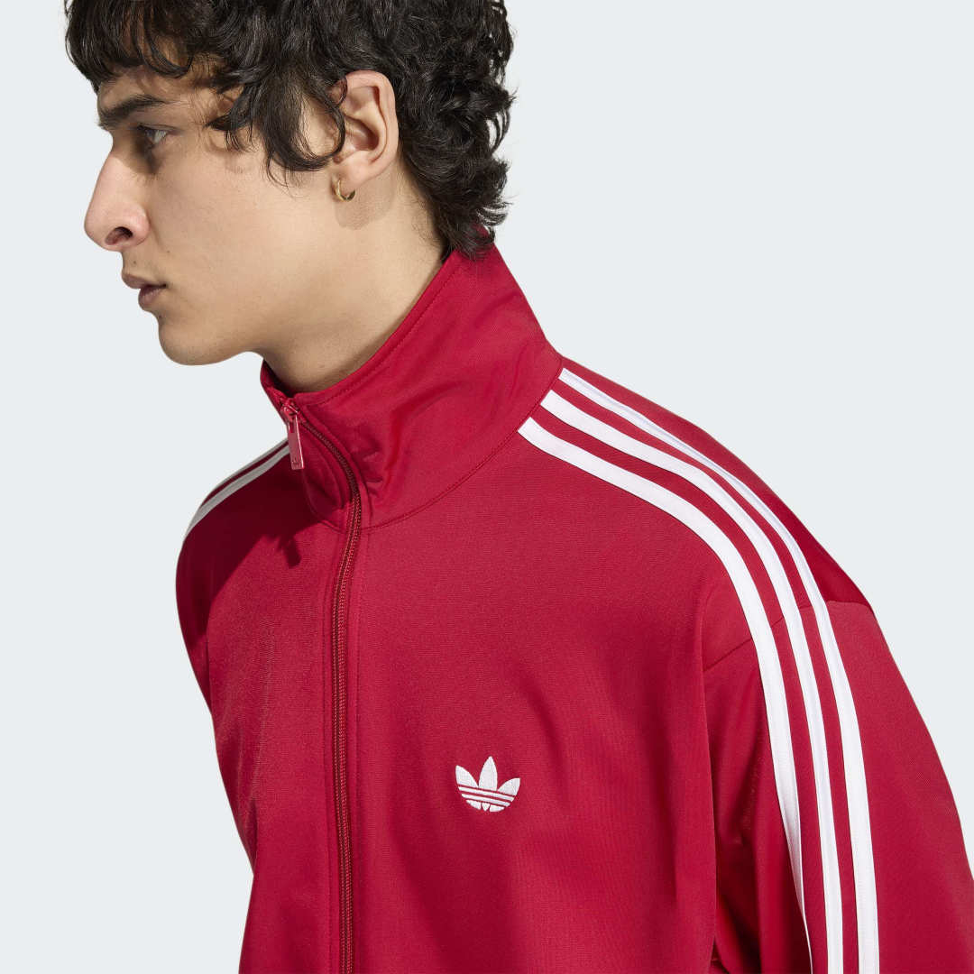 Firebird Tracktop fra Adidas set forfra i farven Red.