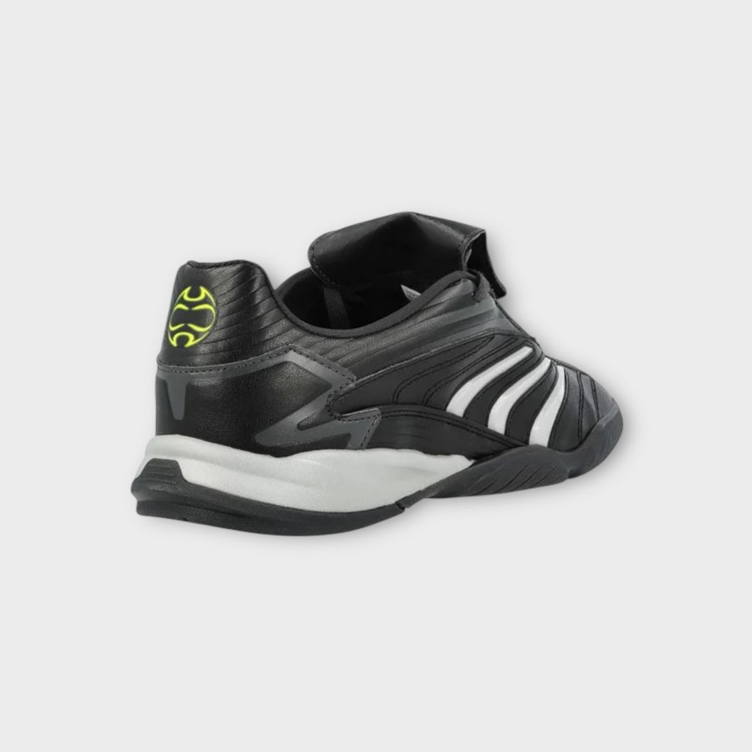 Adidas Predator Sala Core Black set fra siden.