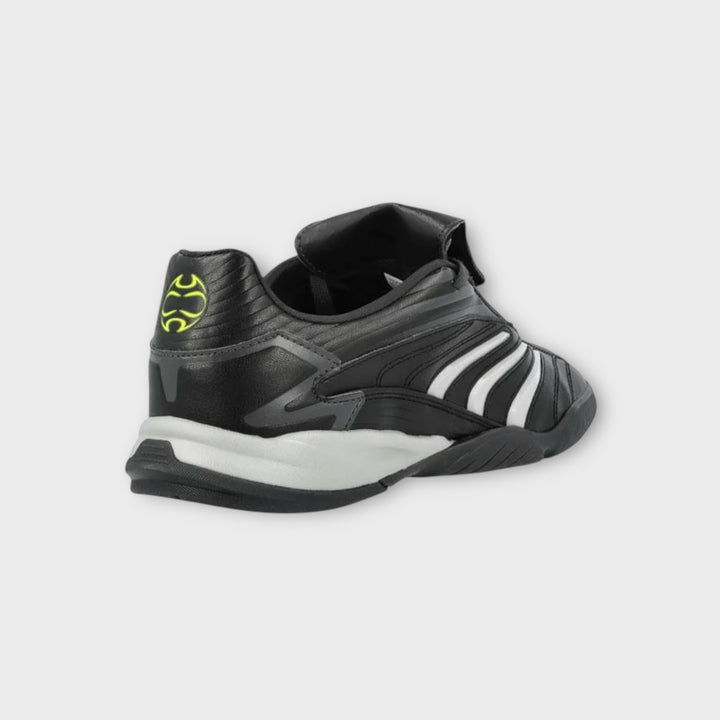 Adidas Predator Sala Core Black set fra siden.