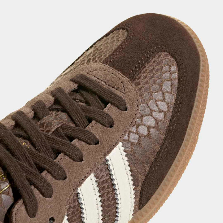 Adidas Samba OG med slangeskindsinspireret finish.