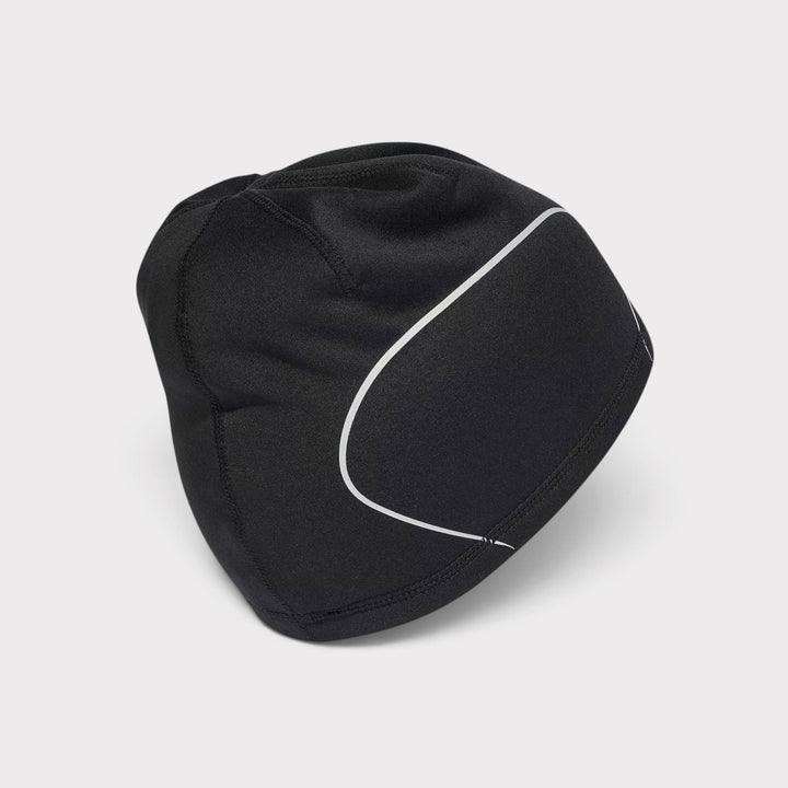 Adidas Skull Beanie i sort set bagfra med buet, lyst print og synlige sømme.