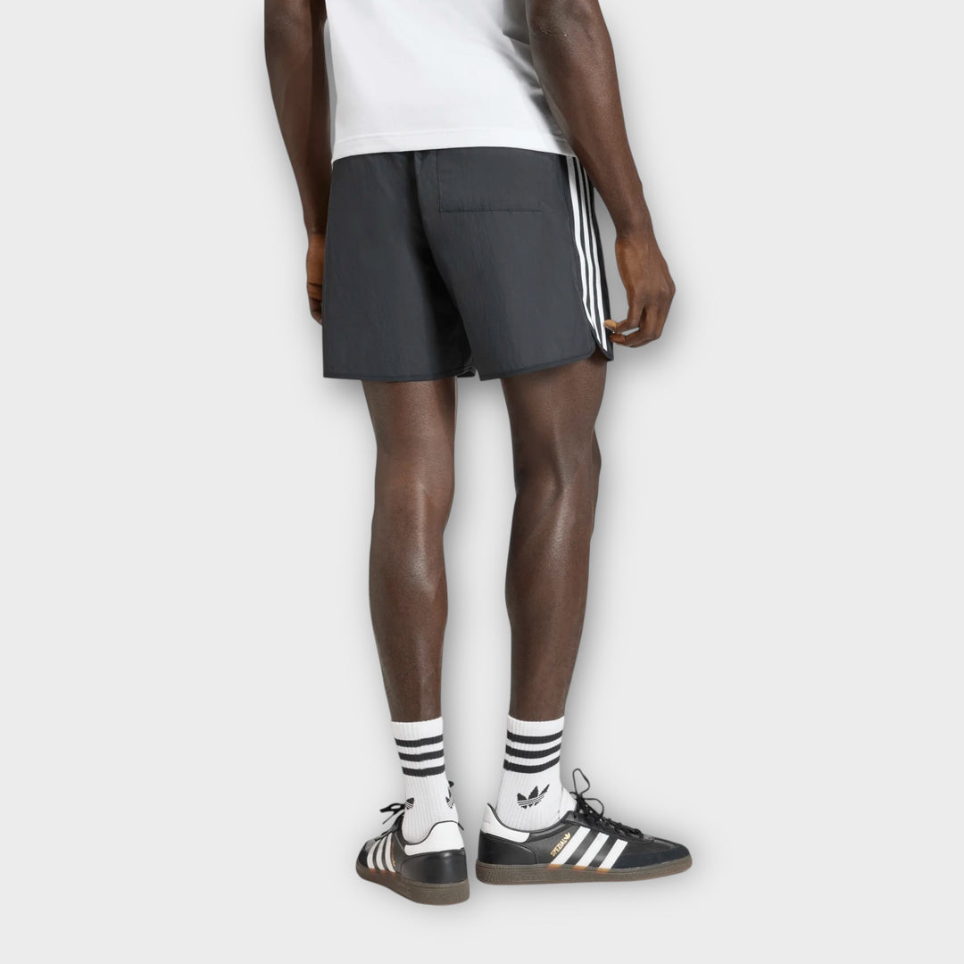 Letvægts Adidas Sprinter shorts i sort med klassisk look