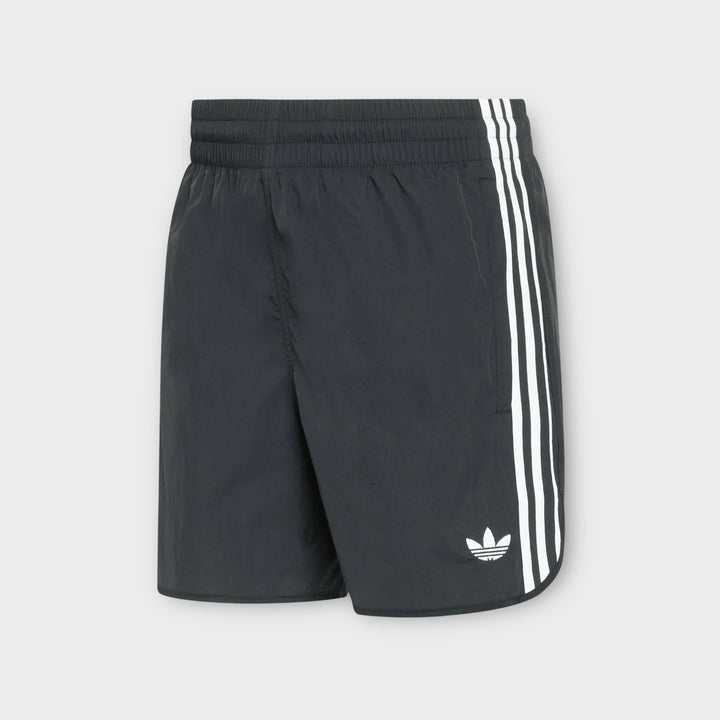 Adidas Sprinter shorts i sort med let og sporty design