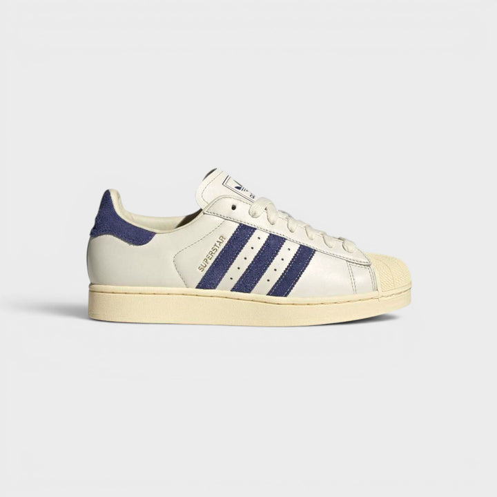 Adidas Superstar II i White/Navy med klassisk shell toe.