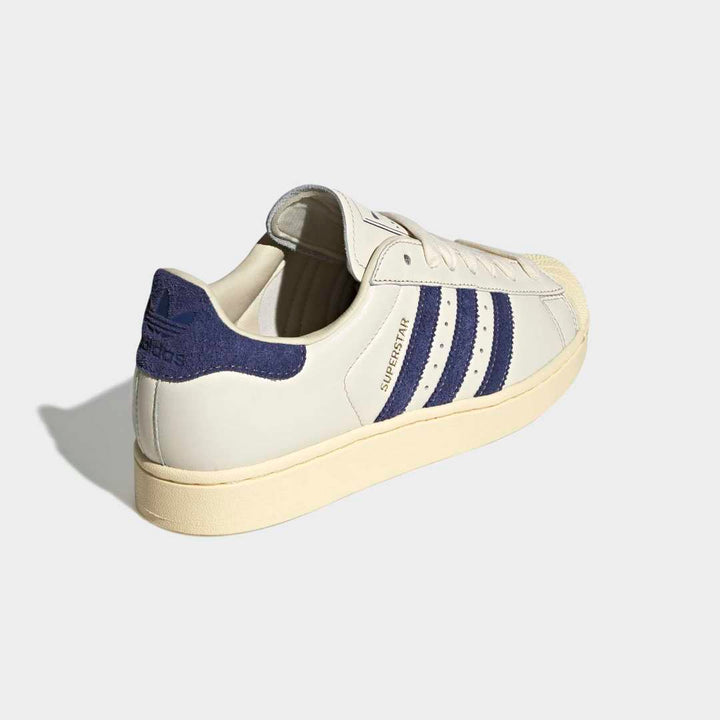 Hvide Adidas Superstar II med navy 3-Stripes.