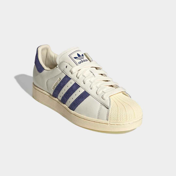 Adidas Superstar II set fra siden i White/Navy.