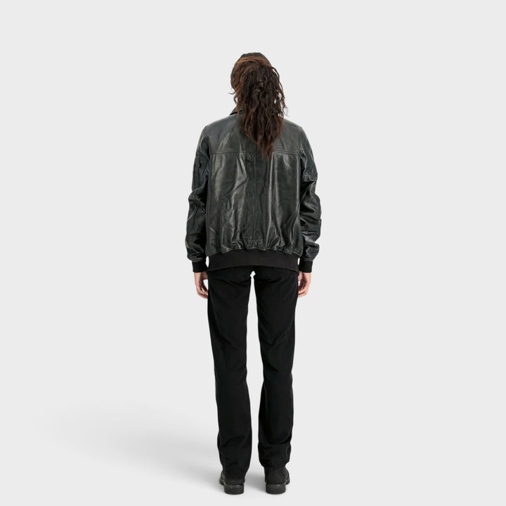 Alpha Industries Leather Flight Jacket i sort med quiltet for