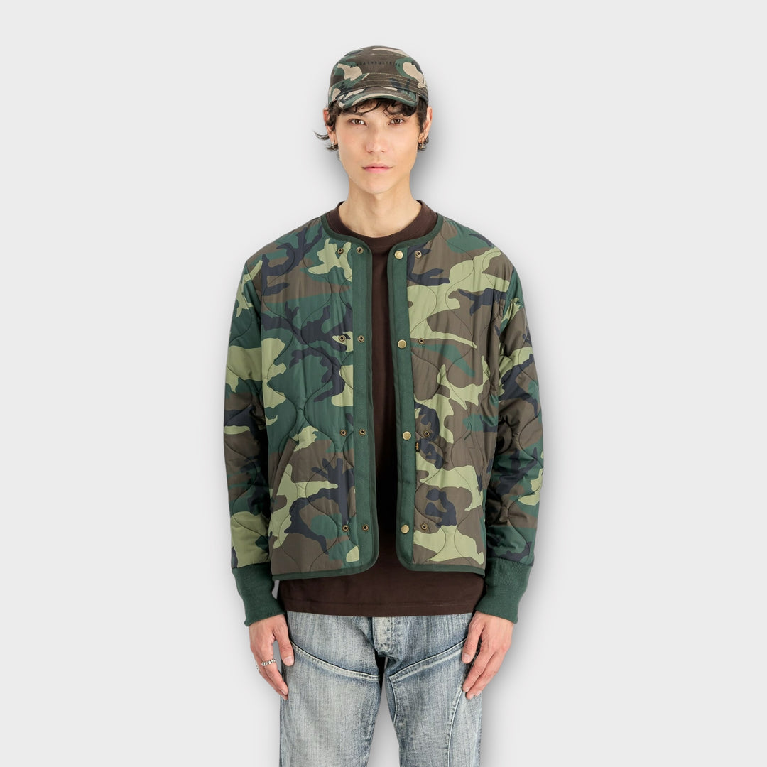 Militærinspireret camouflage liner jakke fra Alpha Industries