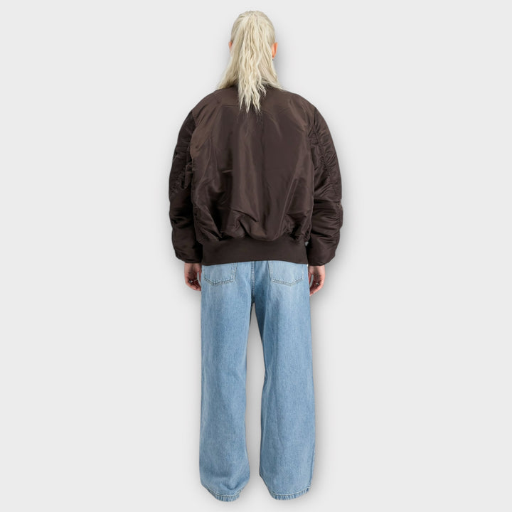 Alpha Industries MA-1 Heritage Bomberjakke i brown farve, perfekt til streetwear