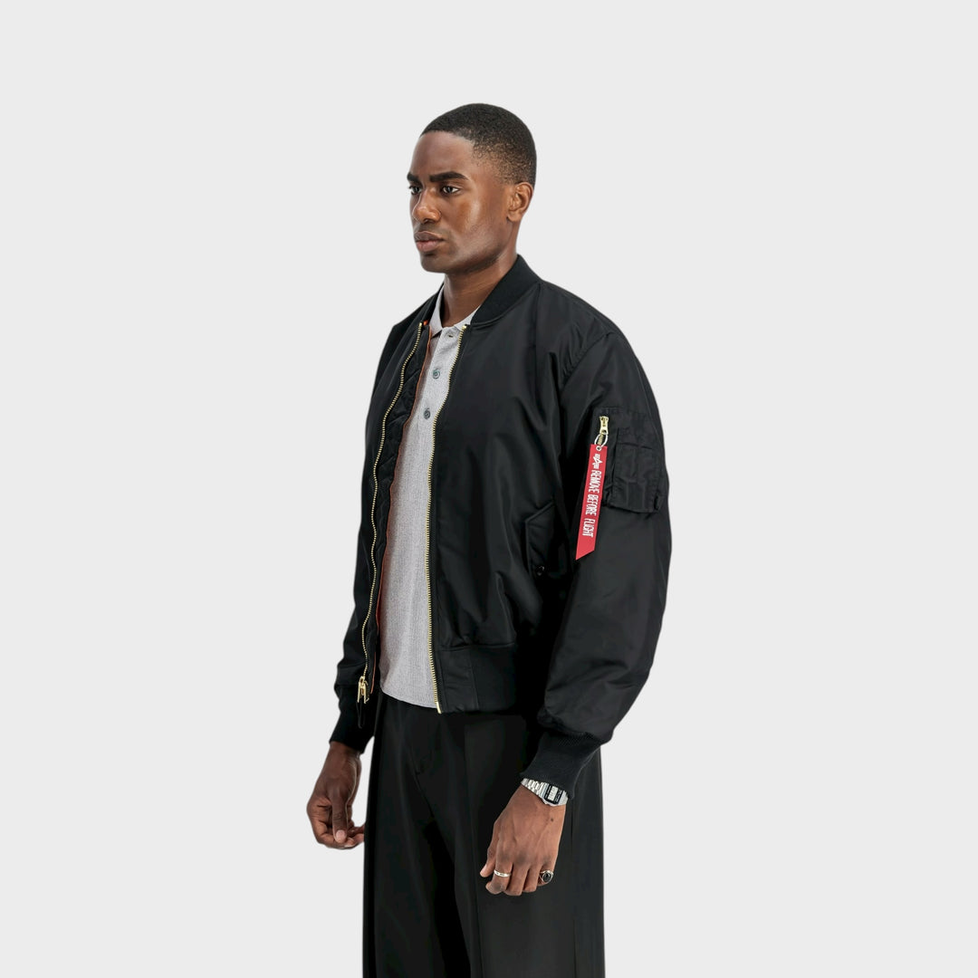 Alpha Industries MA-1 Heritage bomberjakke i burgundy – ikonisk streetwear jakke i slidstærk Flight Nylon