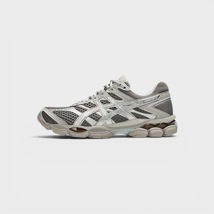 Asics Gel-Cumulus 16 unisex sneakers i Pure Silver og Cocoa Powder.