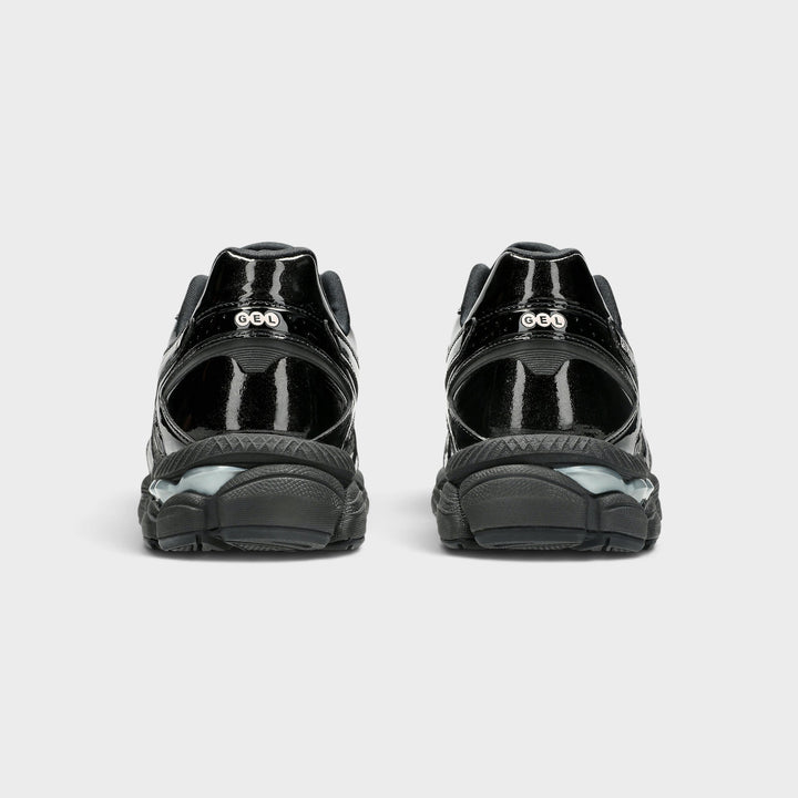 Asics Gel-Cumulus 16 i Graphite Grey og Black.