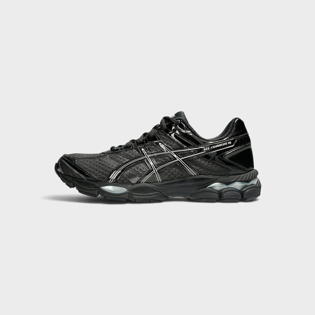 Asics Gel-Cumulus 16 med teknisk retrodesign.