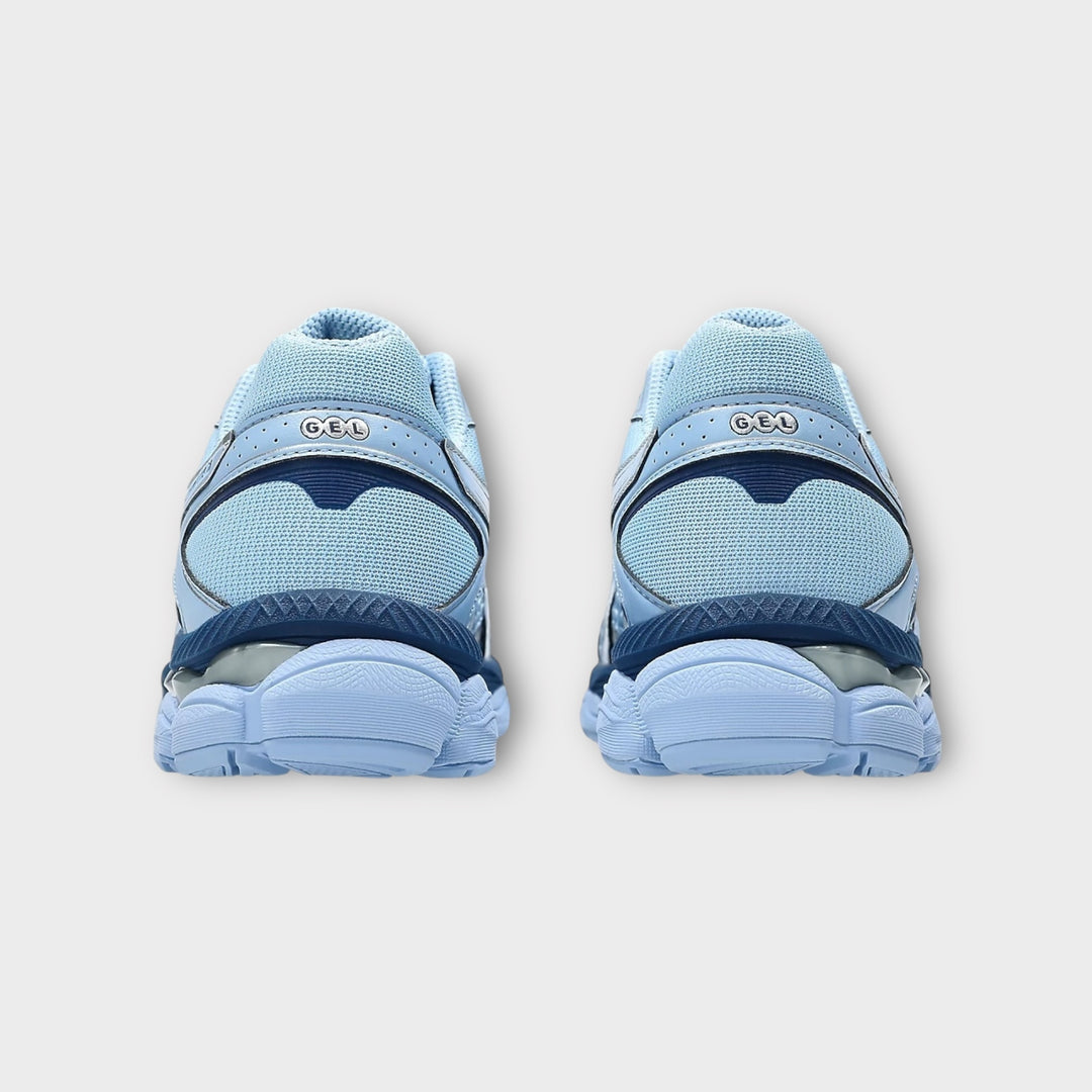 Asics Gel-Cumulus 16 i Stone Wash/Blue set fra siden