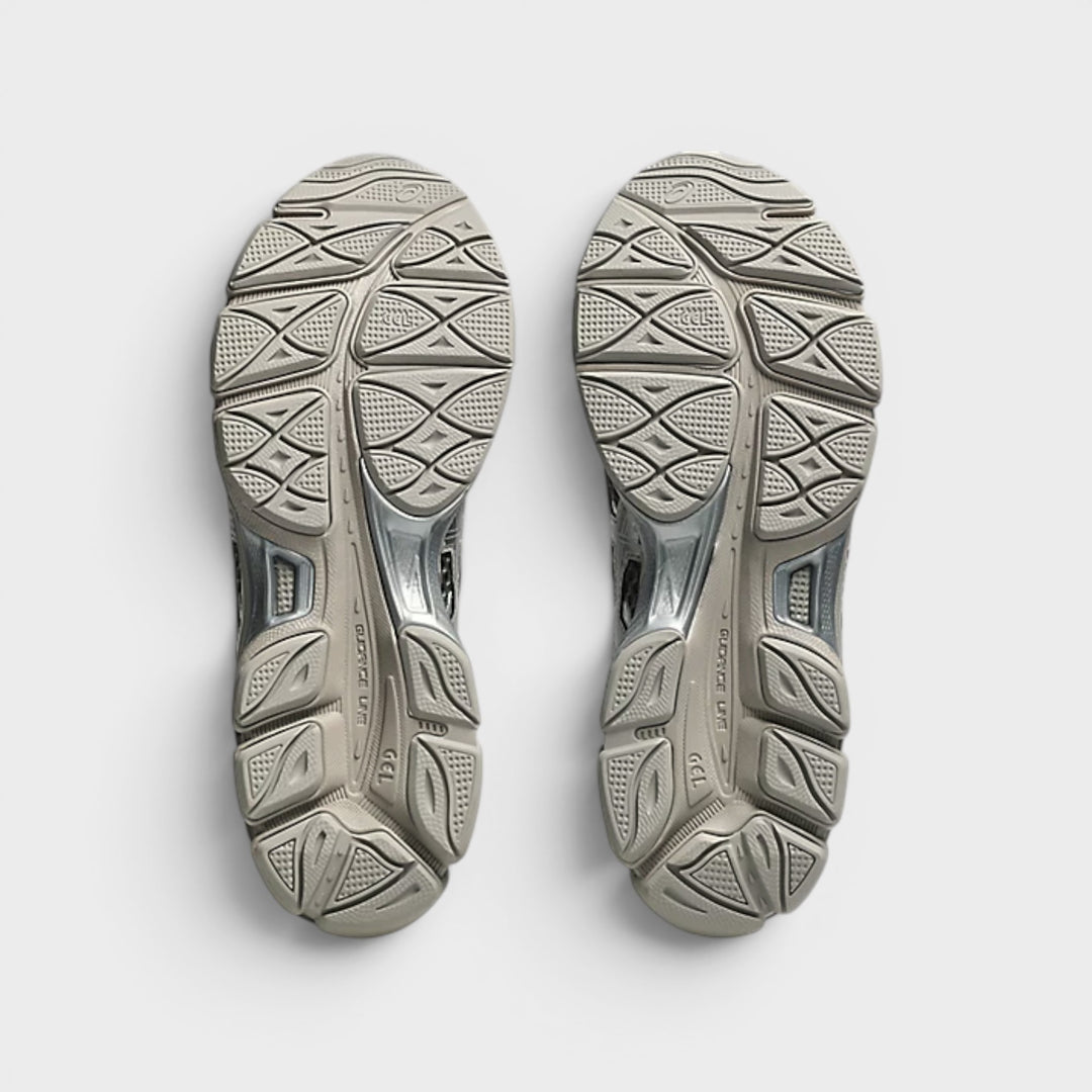 Asics Gel-Cumulus 16 lifestyle sko i Cocoa Powder og Pure Silver.