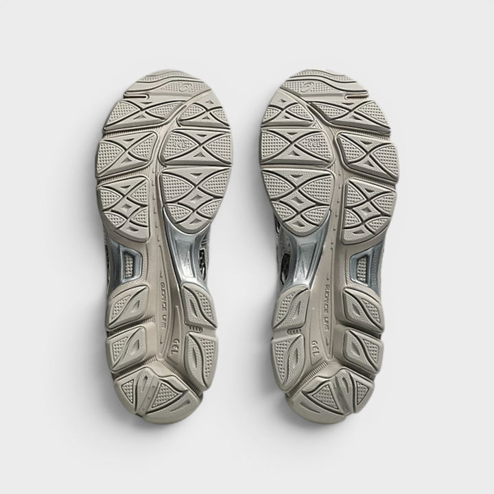 Asics Gel-Cumulus 16 lifestyle sko i Cocoa Powder og Pure Silver.