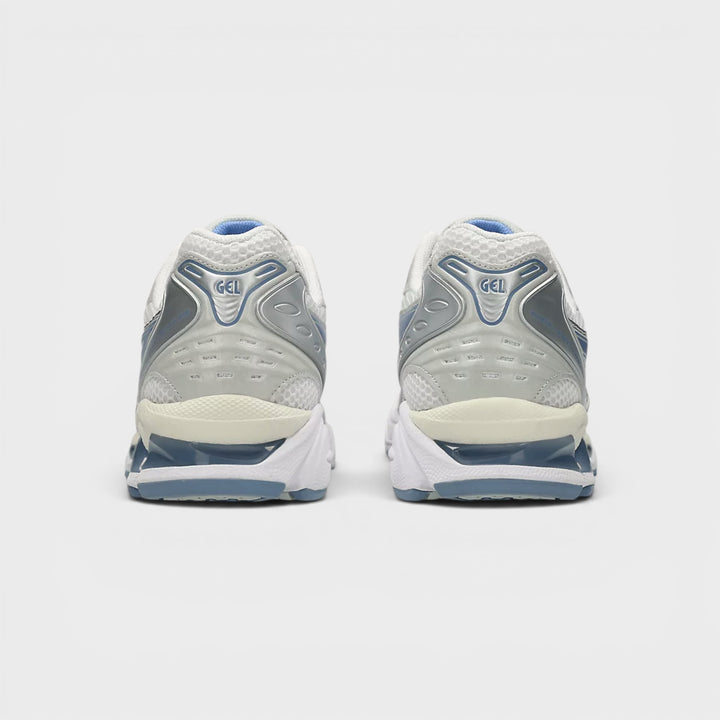 Asics GEL-KAYANO 14 med sporty retro runner-look.
