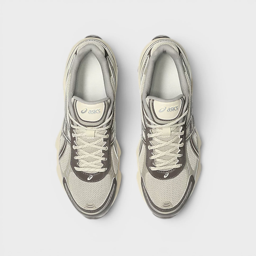Asics Gel-Kinetic Fluent med mesh-overdel og komfortabel pasform.