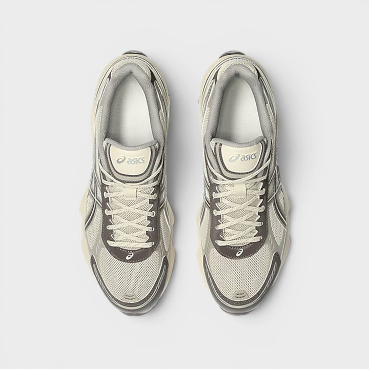 Asics Gel-Kinetic Fluent med mesh-overdel og komfortabel pasform.