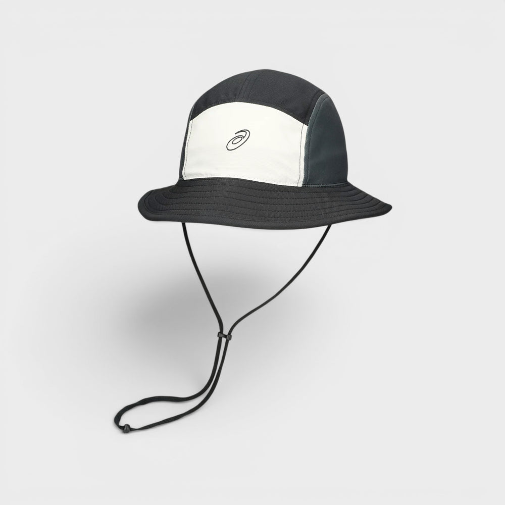 Asics bucket hat designet til løb og træning.