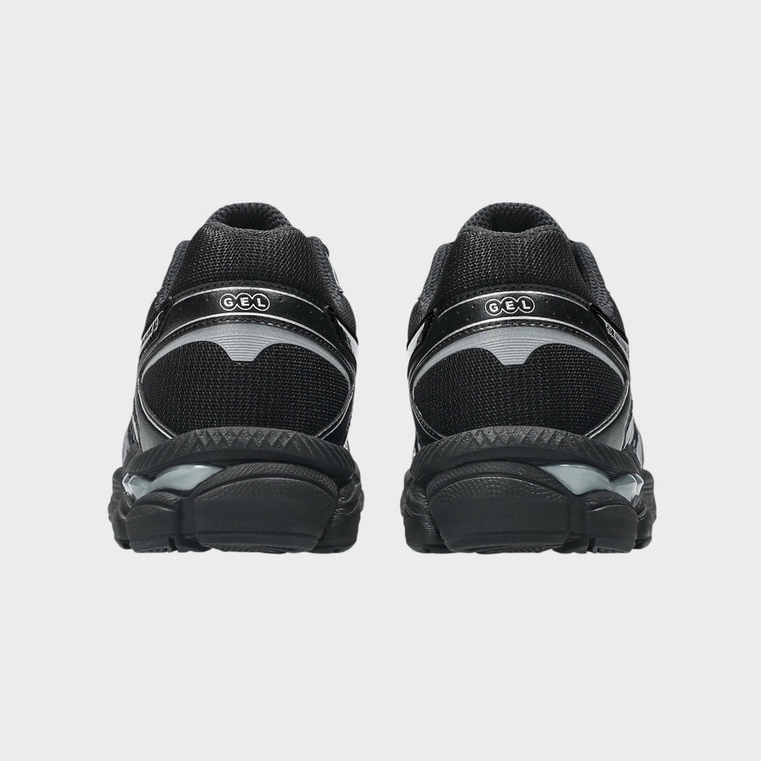 ASICS SportStyle Gel-Cumulus 16 i Black vist i helhed med komfortabel pasform til hverdagsbrug.