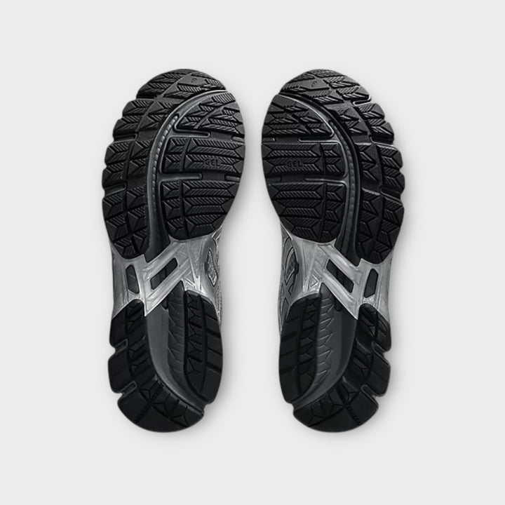 Hældetalje på ASICS SportStyle Gel-Kayano 20 i Gravel og Pure Silver med stabil og støttende konstruktion.